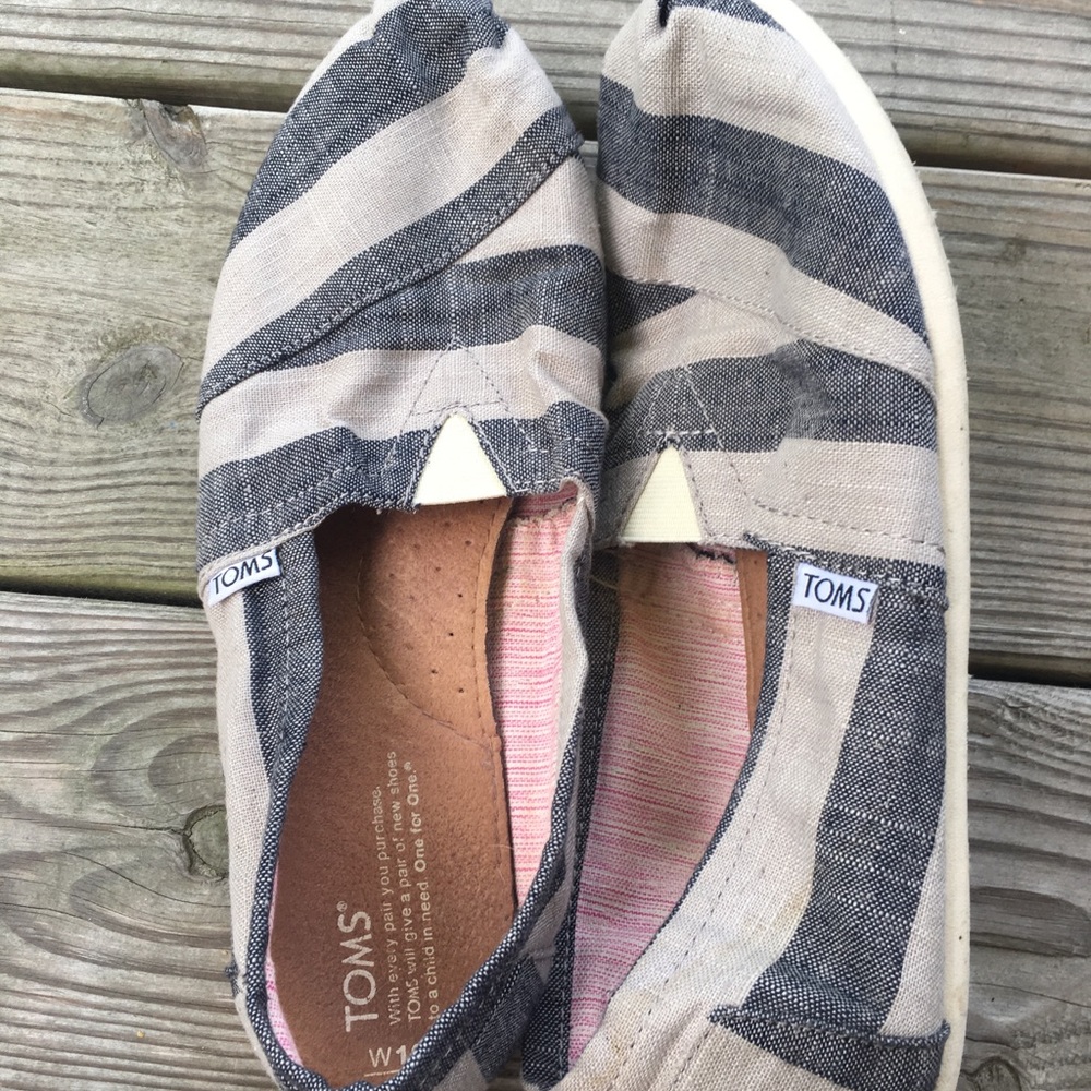 ❌SOLD❌ Toms stripes 10